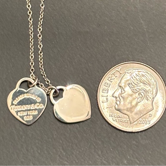 Authentic Tiffany & Co. Silver Double Heart Pendant Necklace. - Picture 6 of 6